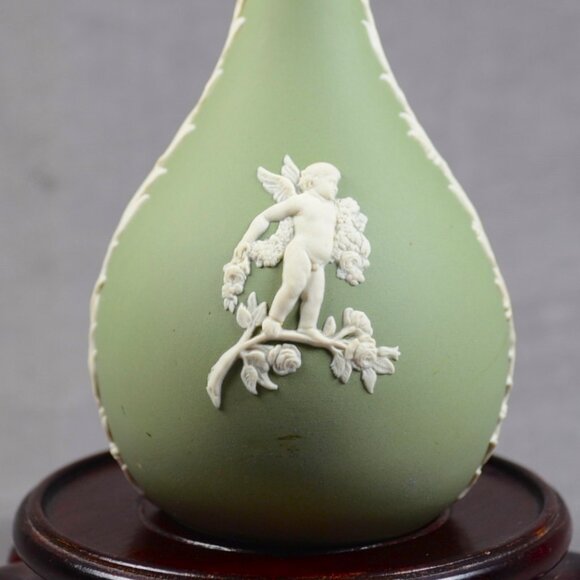 Vintage - Green Wedgwood - Jasperware - Cupid - Bud Vase - Made in England - Picture 1 of 6